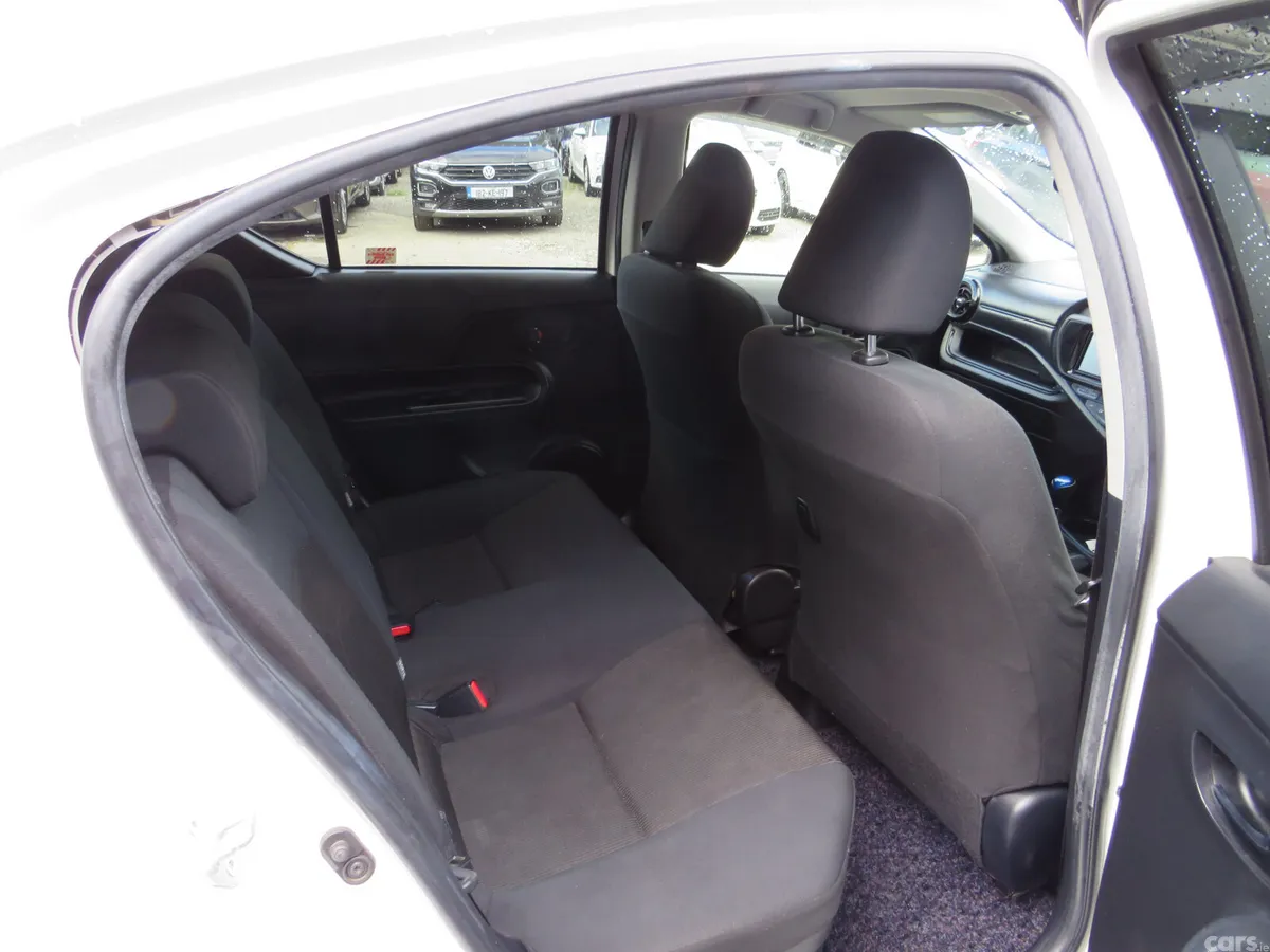 Toyota Aqua Hatchback, Petrol Hybrid, 2017, White