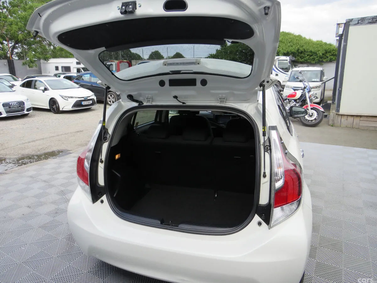 Toyota Aqua Hatchback, Petrol Hybrid, 2017, White