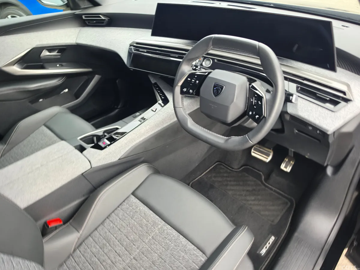 Peugeot 3008 MPV, Petrol, 2025, Black