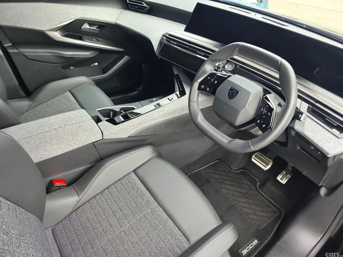 Peugeot 3008 MPV, Petrol, 2025, Black