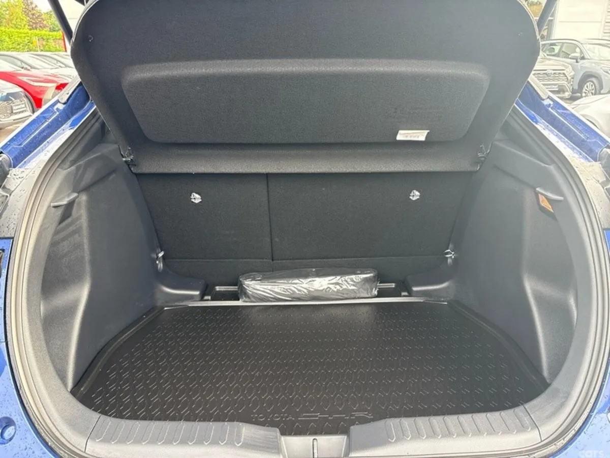 Toyota C-HR SUV, Petrol Hybrid, 2026, Blue