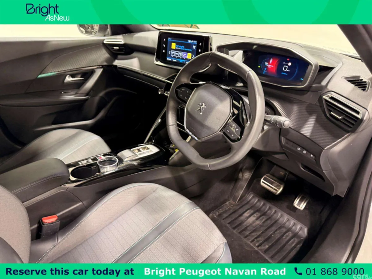 Peugeot 2008 MPV, Petrol, 2022, White