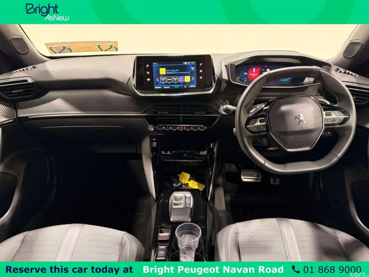 Peugeot 2008 MPV, Petrol, 2022, White