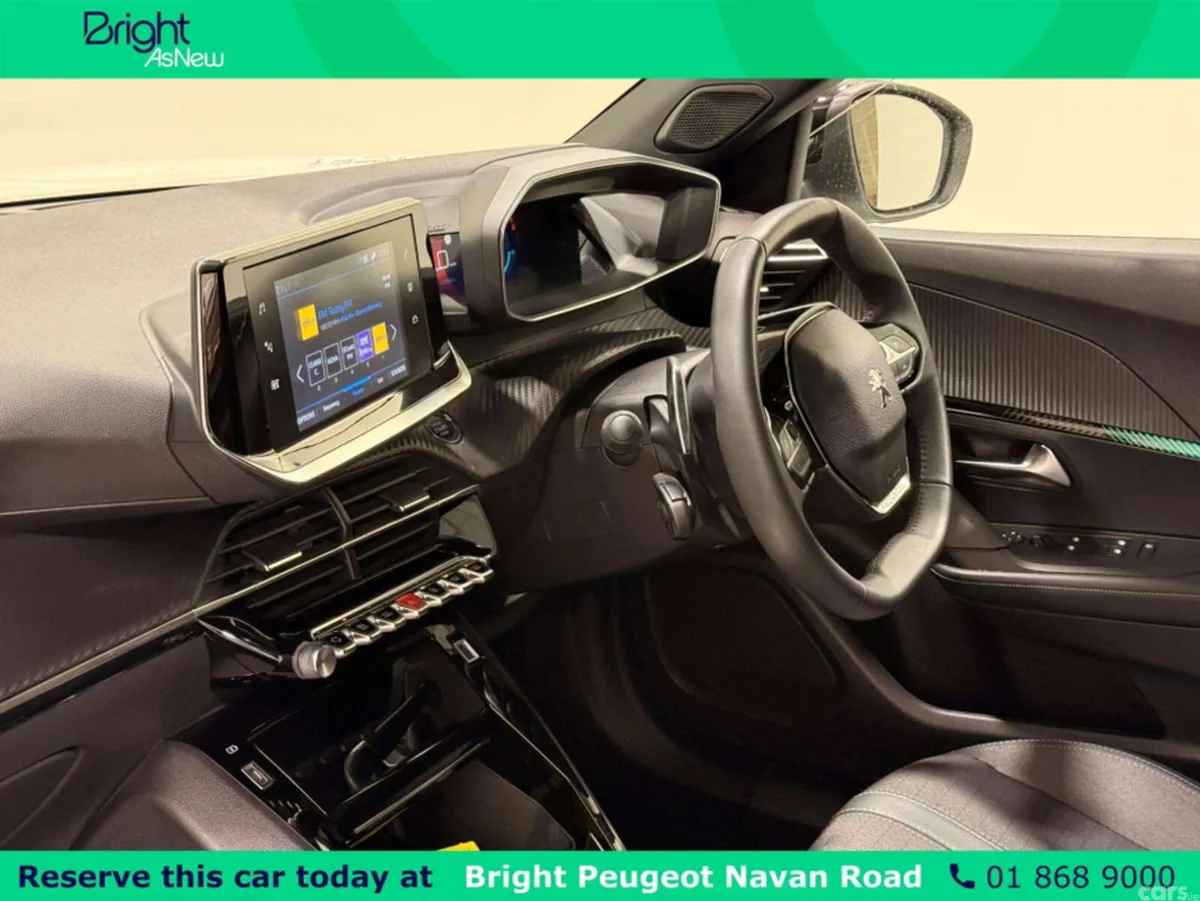Peugeot 2008 MPV, Petrol, 2022, White