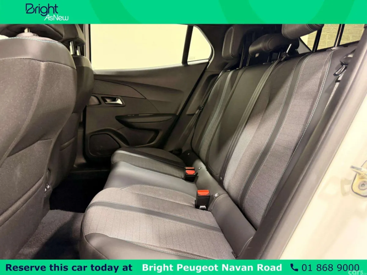 Peugeot 2008 MPV, Petrol, 2022, White