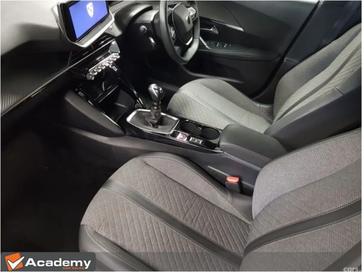 Peugeot 2008 MPV, Petrol, 2024, White