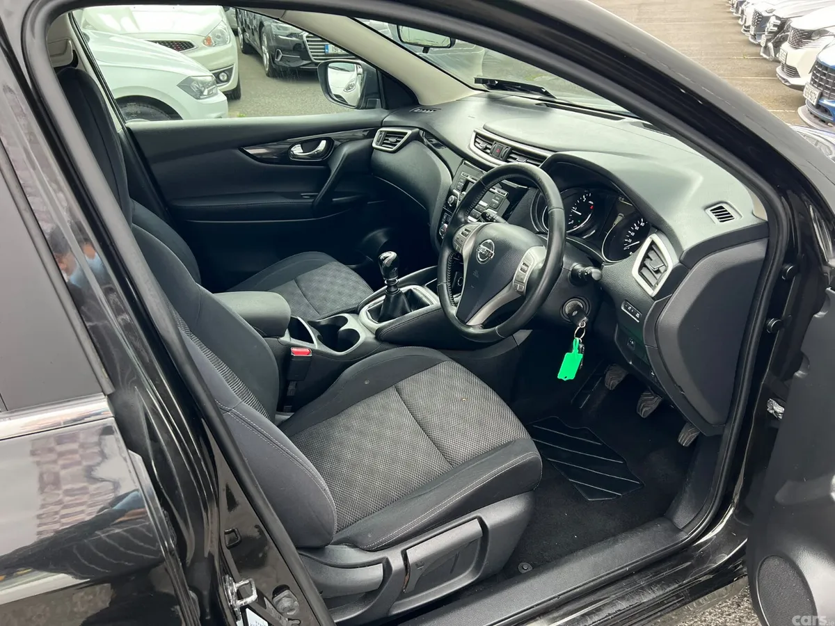 Nissan Qashqai Hatchback, Diesel, 2015, Black