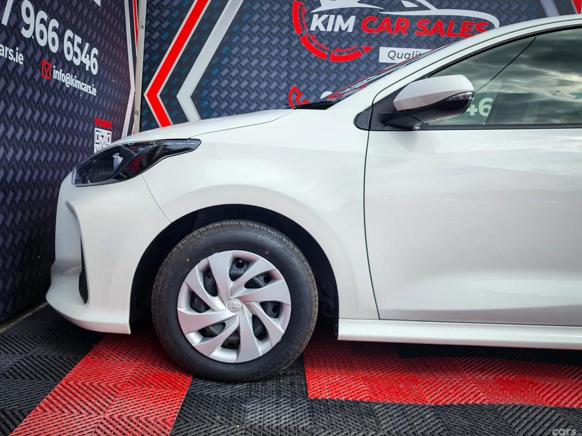 Toyota Yaris Hatchback, Petrol Hybrid, 2023, White