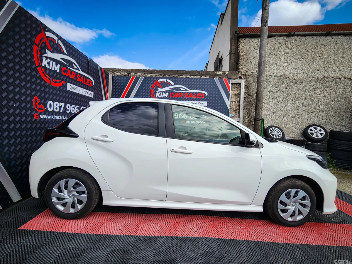 Toyota Yaris Hatchback, Petrol Hybrid, 2023, White