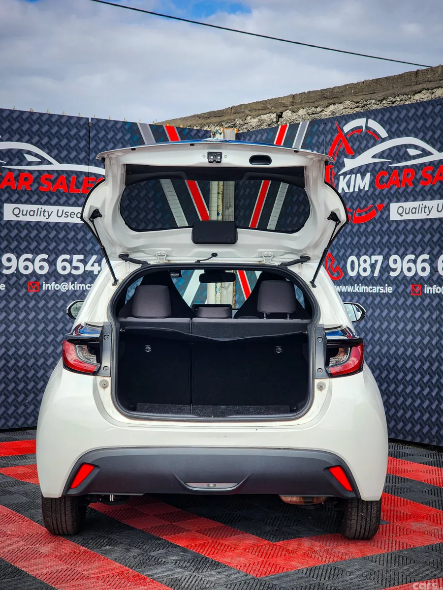 Toyota Yaris Hatchback, Petrol Hybrid, 2023, White