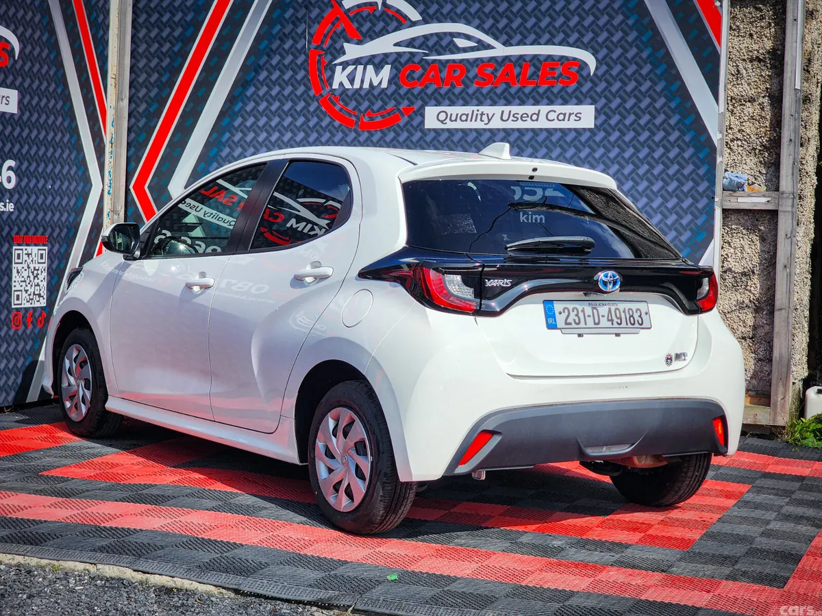 Toyota Yaris Hatchback, Petrol Hybrid, 2023, White