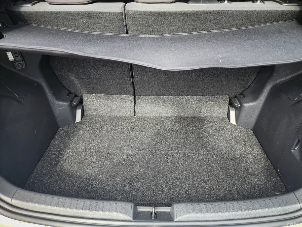 Toyota Yaris Hatchback, Petrol Hybrid, 2023, White