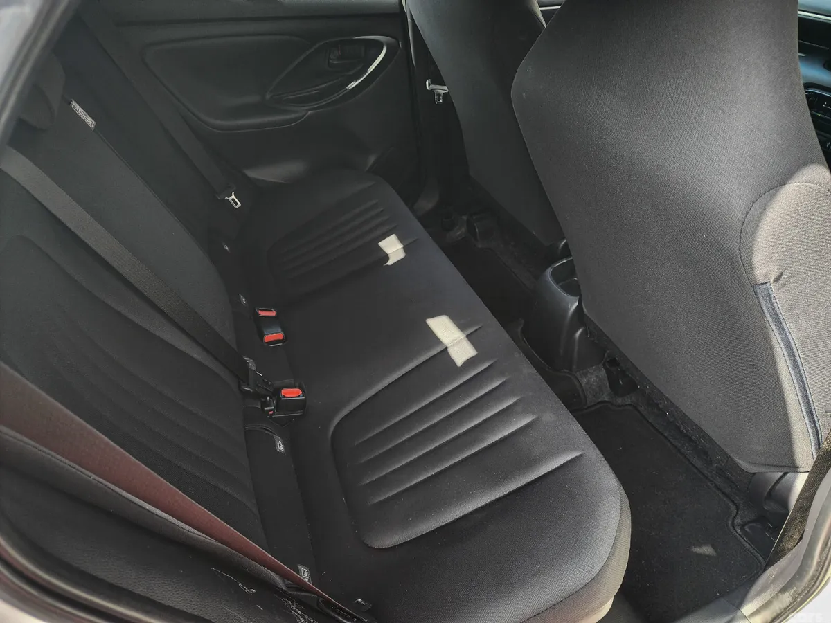 Toyota Yaris Hatchback, Petrol Hybrid, 2023, White