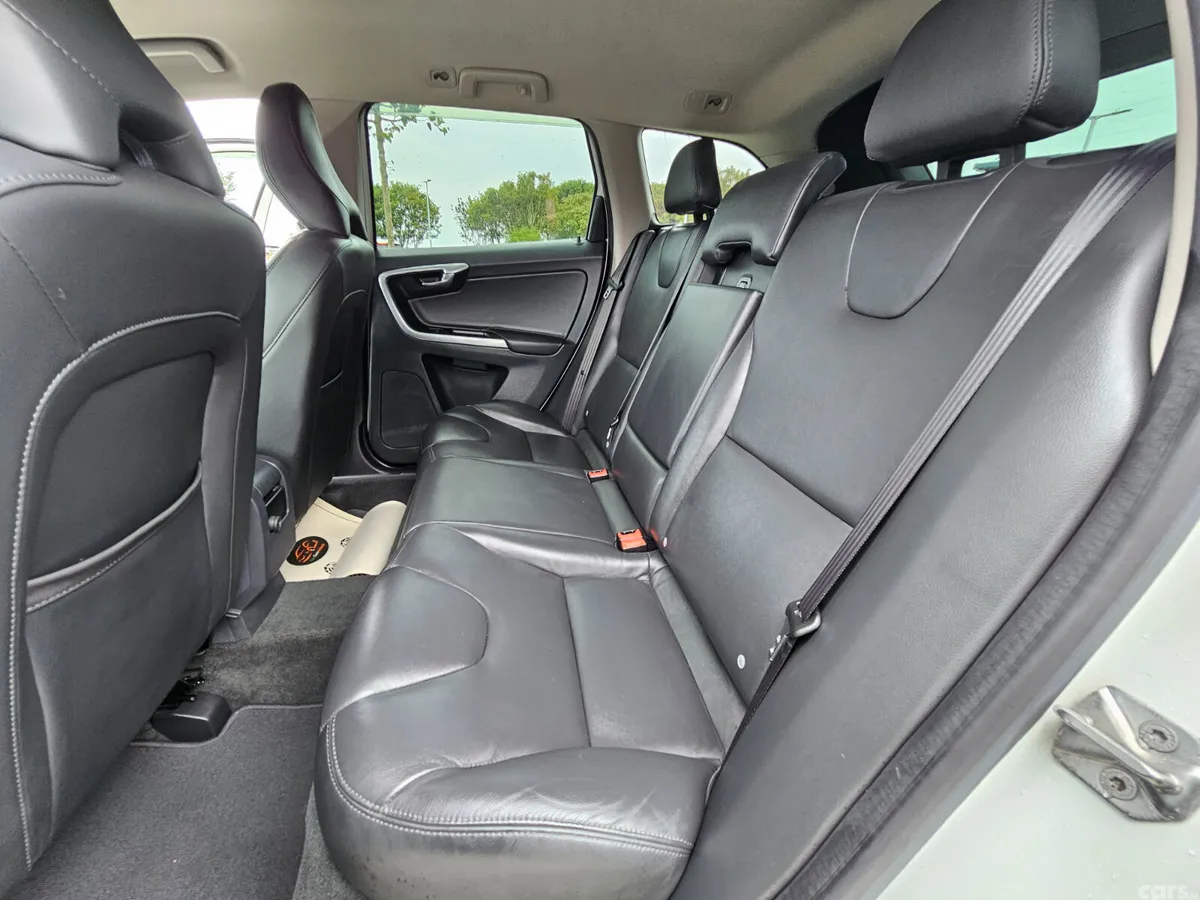 Volvo XC60 SUV, Diesel, 2016, White