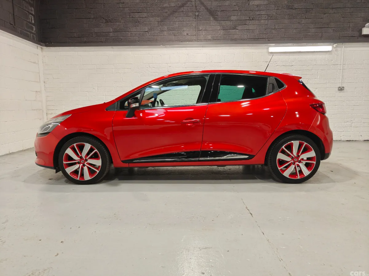 Renault Clio Hatchback, Petrol, 2017, Red