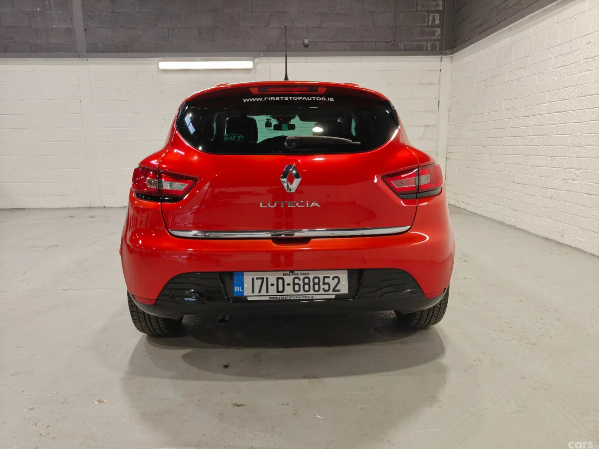 Renault Clio Hatchback, Petrol, 2017, Red