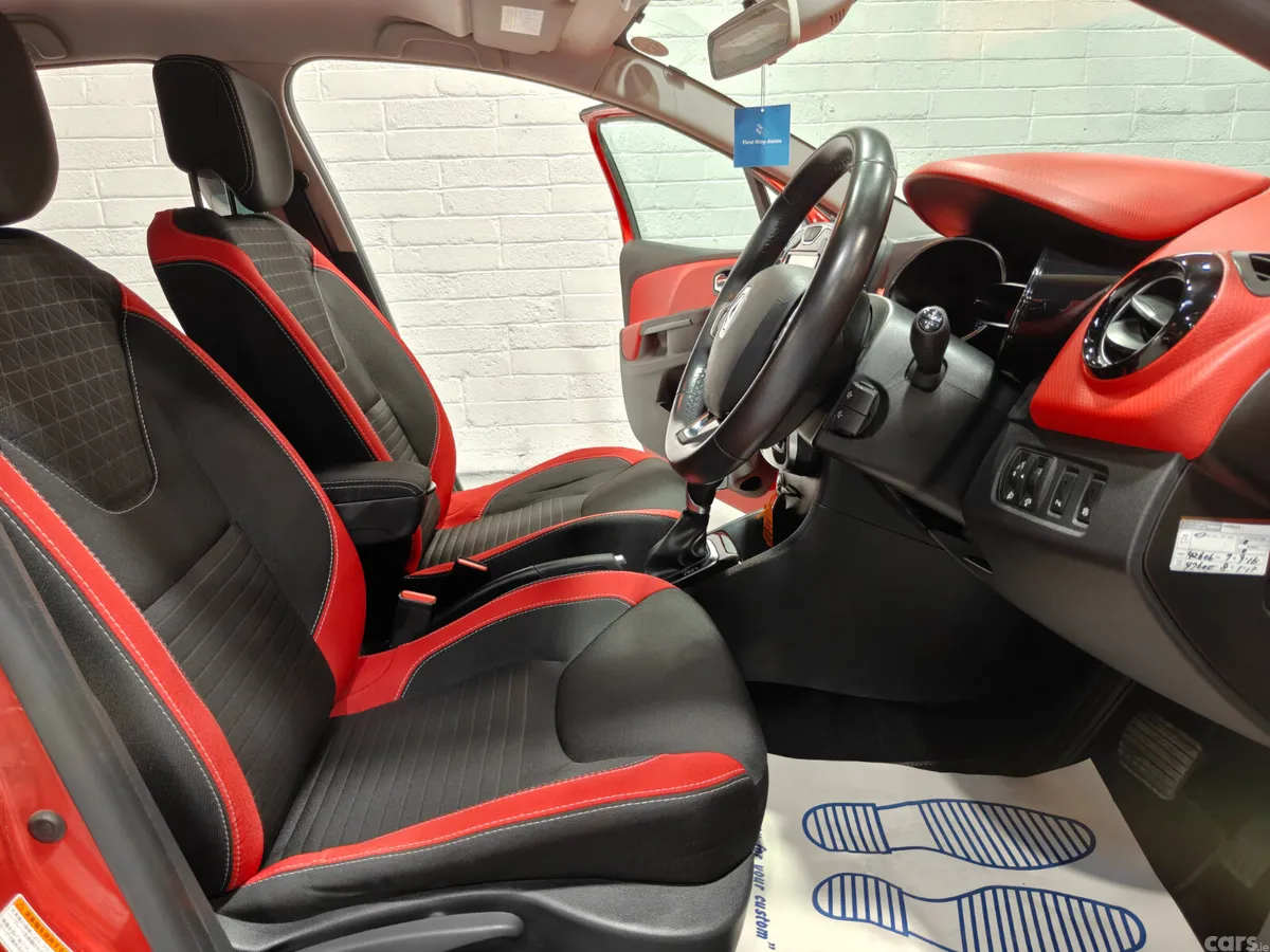 Renault Clio Hatchback, Petrol, 2017, Red