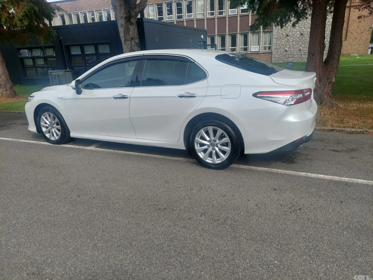 Toyota Camry Saloon, Petrol Hybrid, 2018, White