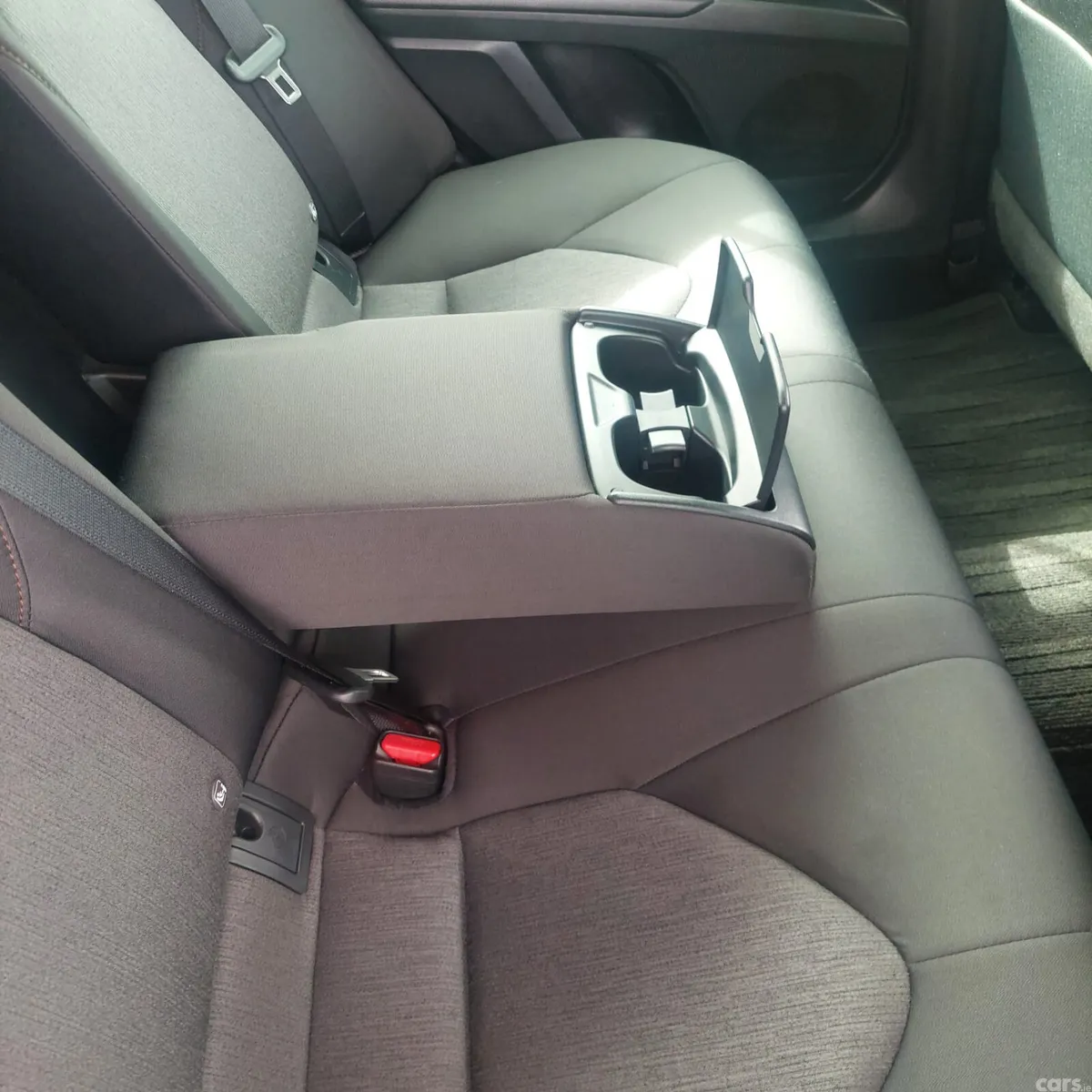 Toyota Camry Saloon, Petrol Hybrid, 2018, White