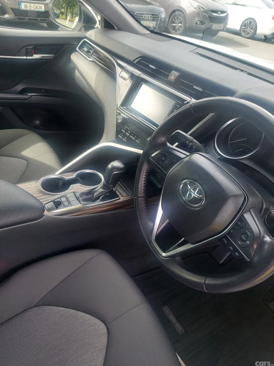 Toyota Camry Saloon, Petrol Hybrid, 2018, White