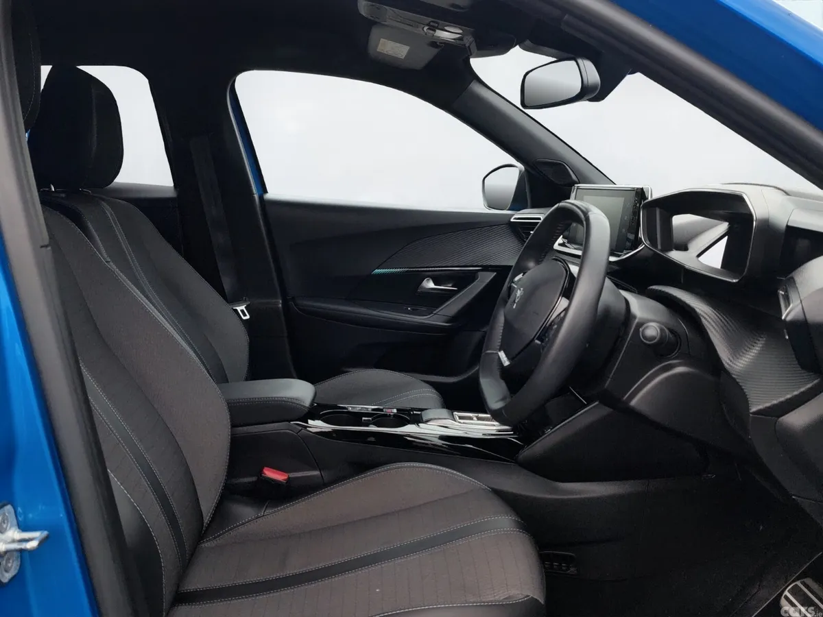 Peugeot 2008 MPV, Electric, 2023, Blue
