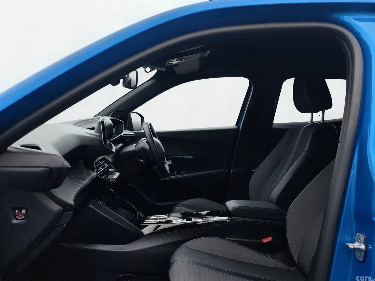 Peugeot 2008 MPV, Electric, 2023, Blue