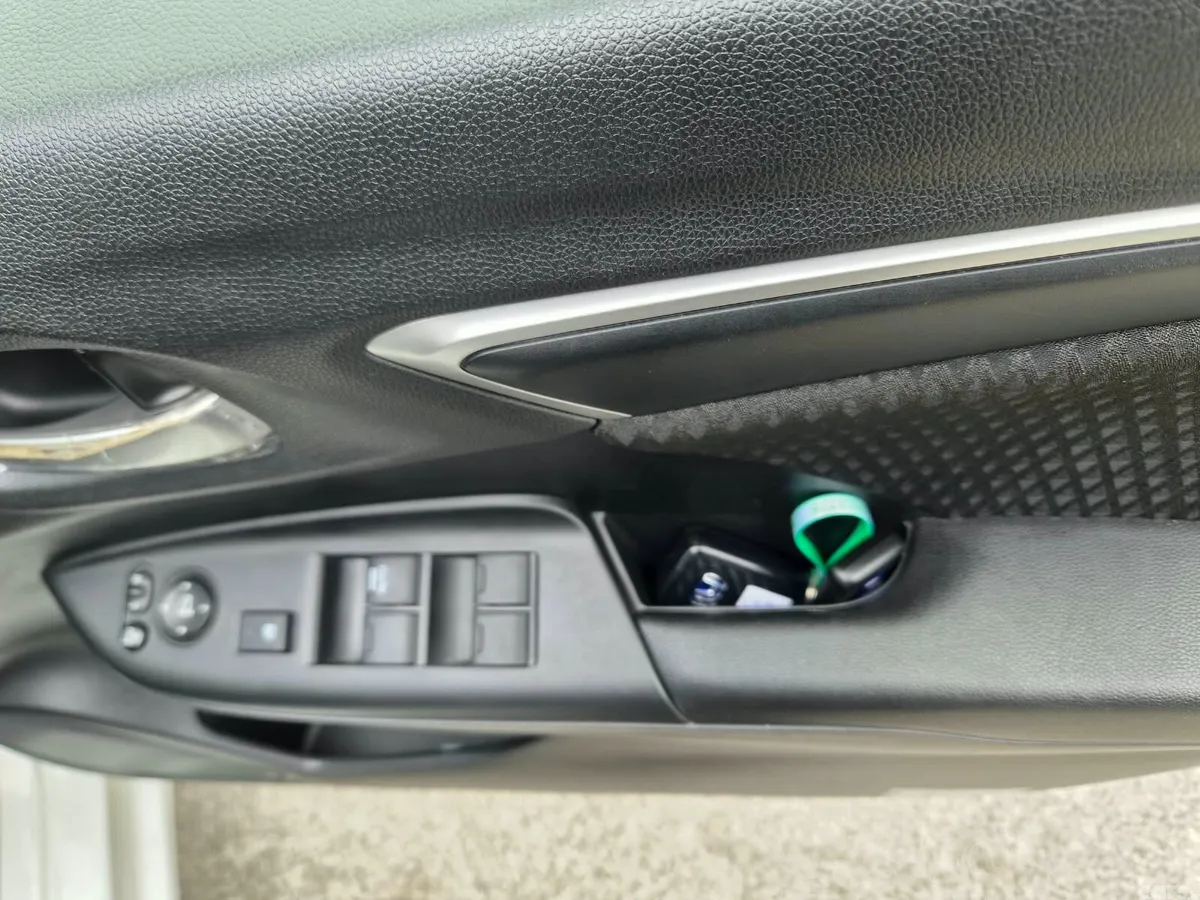 Honda Fit Hatchback, Petrol Hybrid, 2019, White