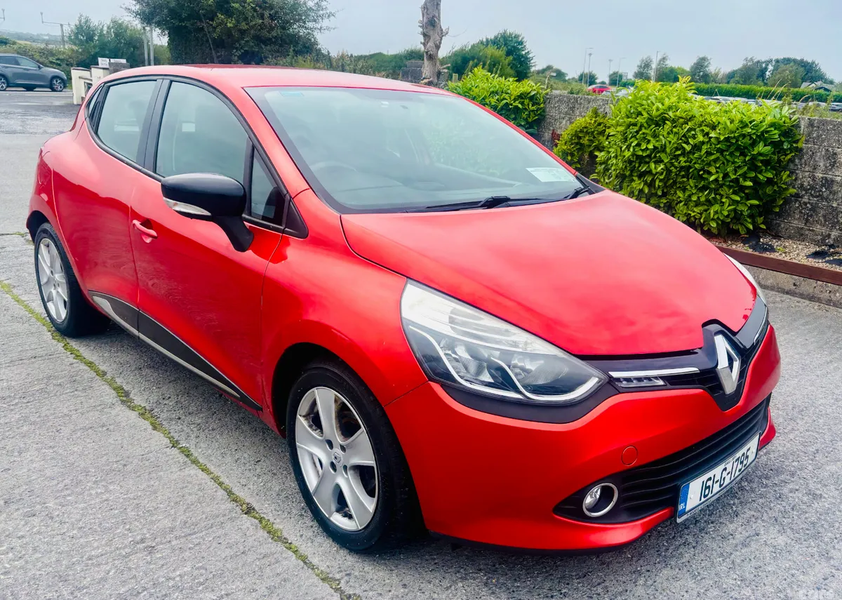 Renault Clio Hatchback, Petrol, 2016, Red