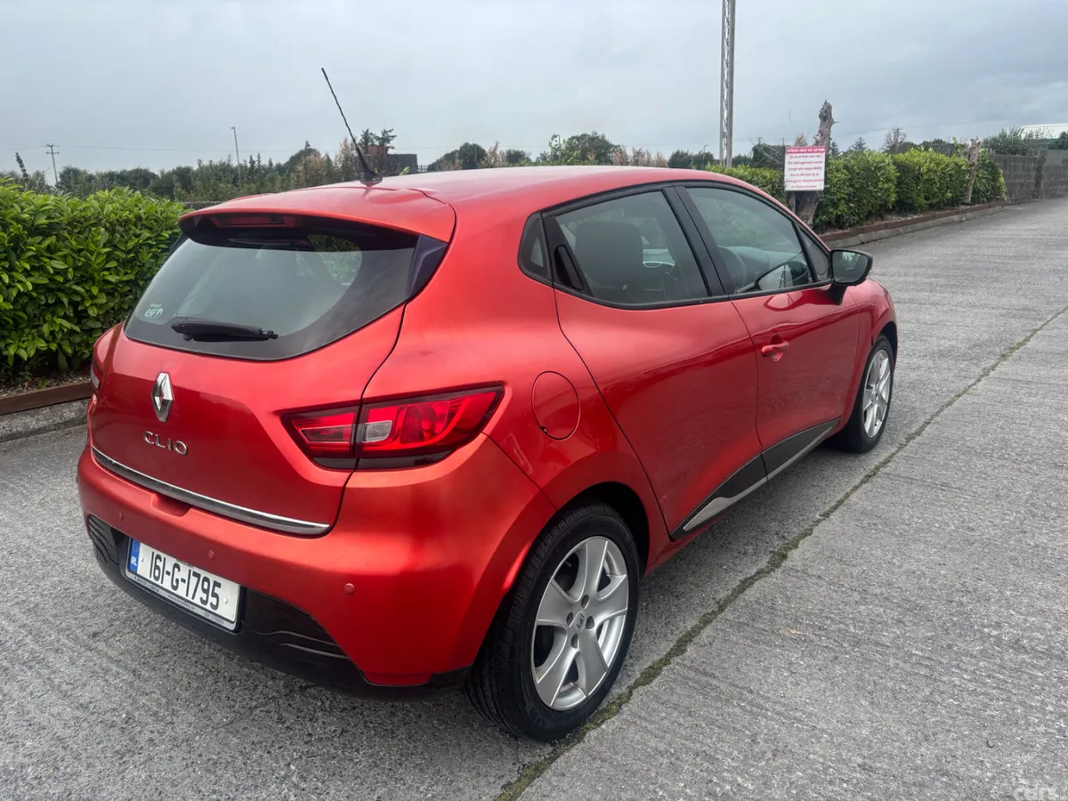 Renault Clio Hatchback, Petrol, 2016, Red