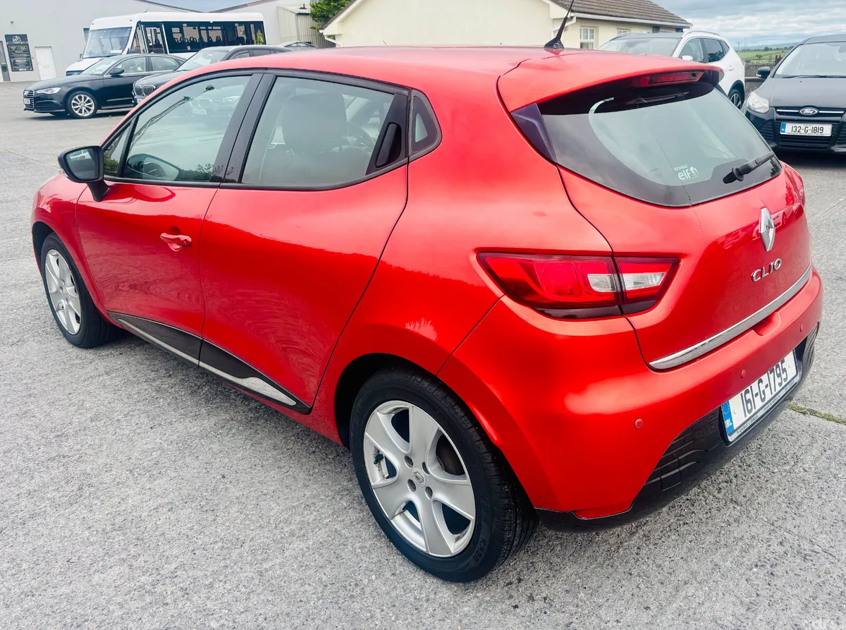 Renault Clio Hatchback, Petrol, 2016, Red