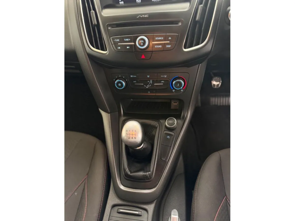 Ford Focus Hatchback, Petrol, 2018, White