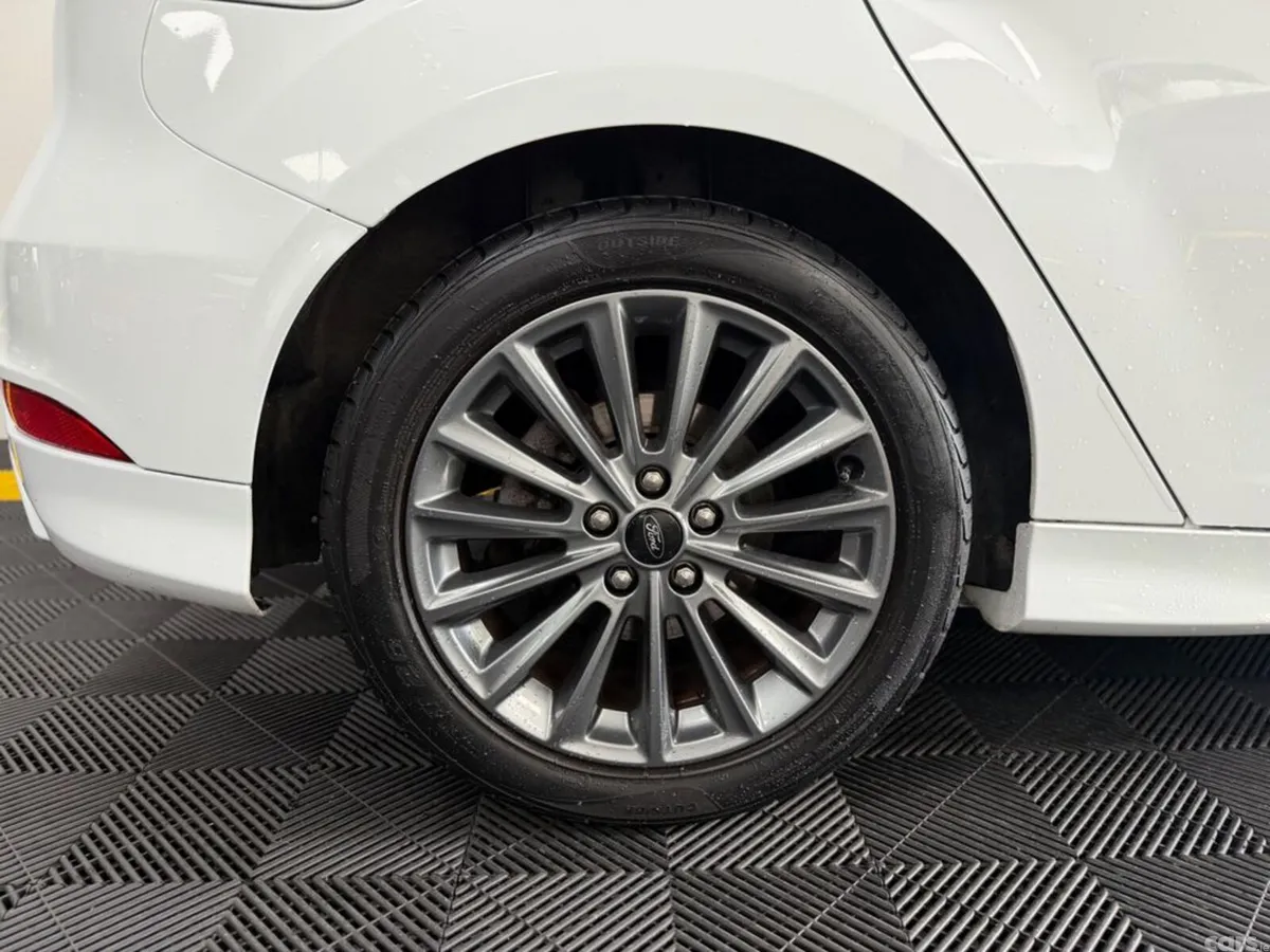 Ford Focus Hatchback, Petrol, 2018, White