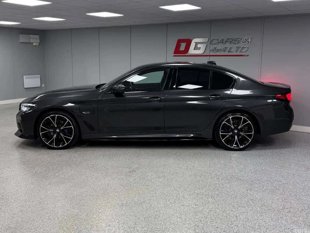 BMW 5-Series Saloon, Petrol Plug-in Hybrid, 2022, Grey