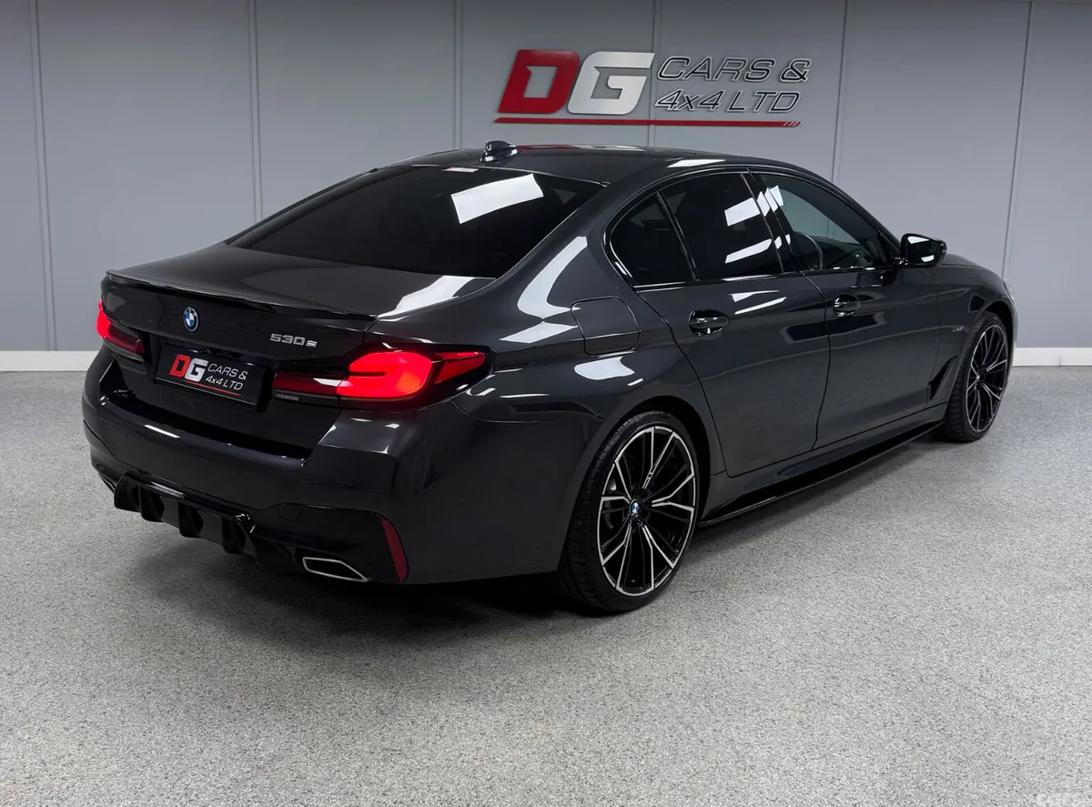 BMW 5-Series Saloon, Petrol Plug-in Hybrid, 2022, Grey