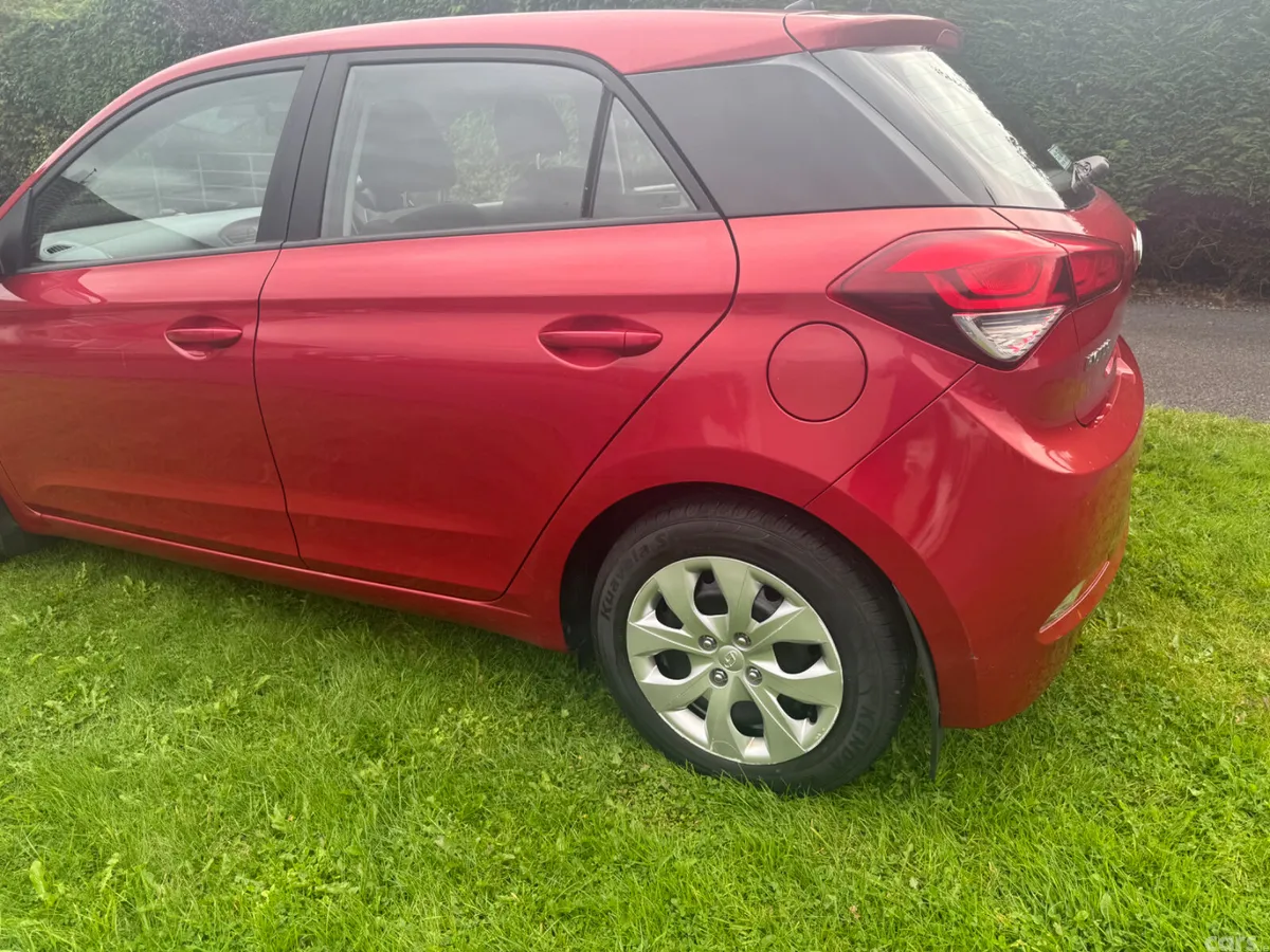 Hyundai i20 Hatchback, Petrol, 2016, Red