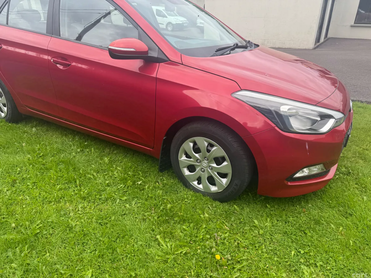 Hyundai i20 Hatchback, Petrol, 2016, Red