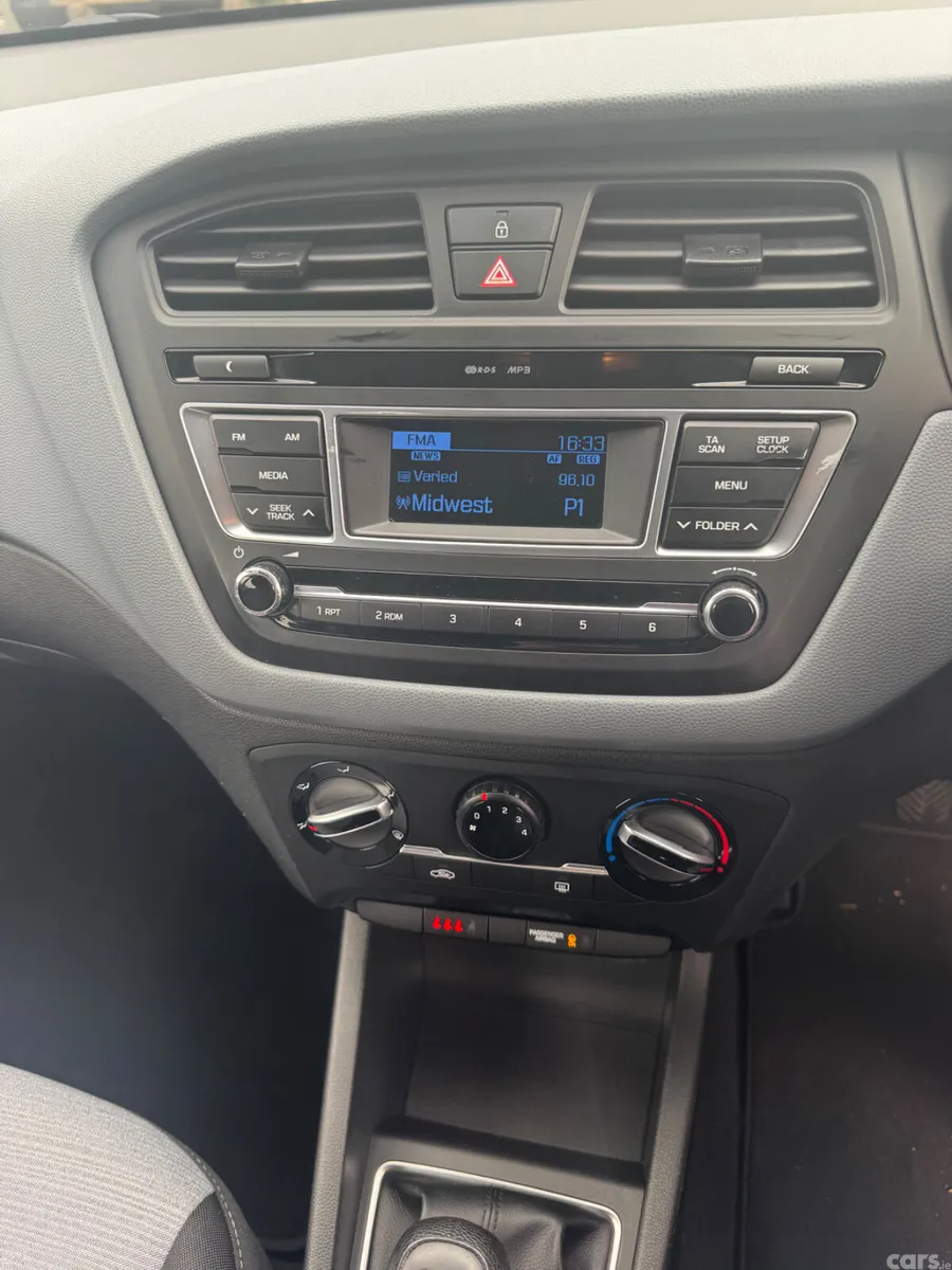 Hyundai i20 Hatchback, Petrol, 2016, Red