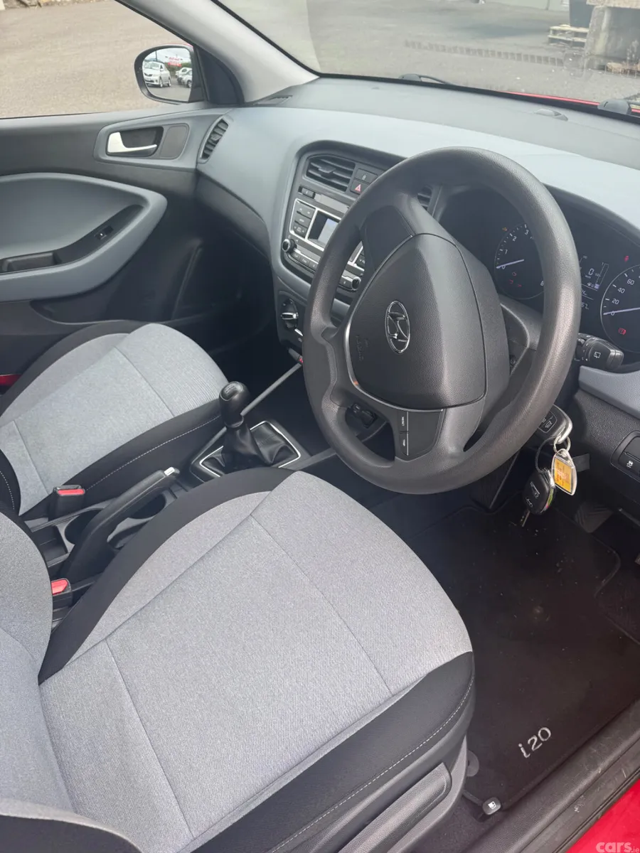 Hyundai i20 Hatchback, Petrol, 2016, Red