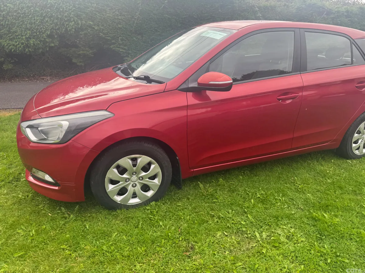Hyundai i20 Hatchback, Petrol, 2016, Red