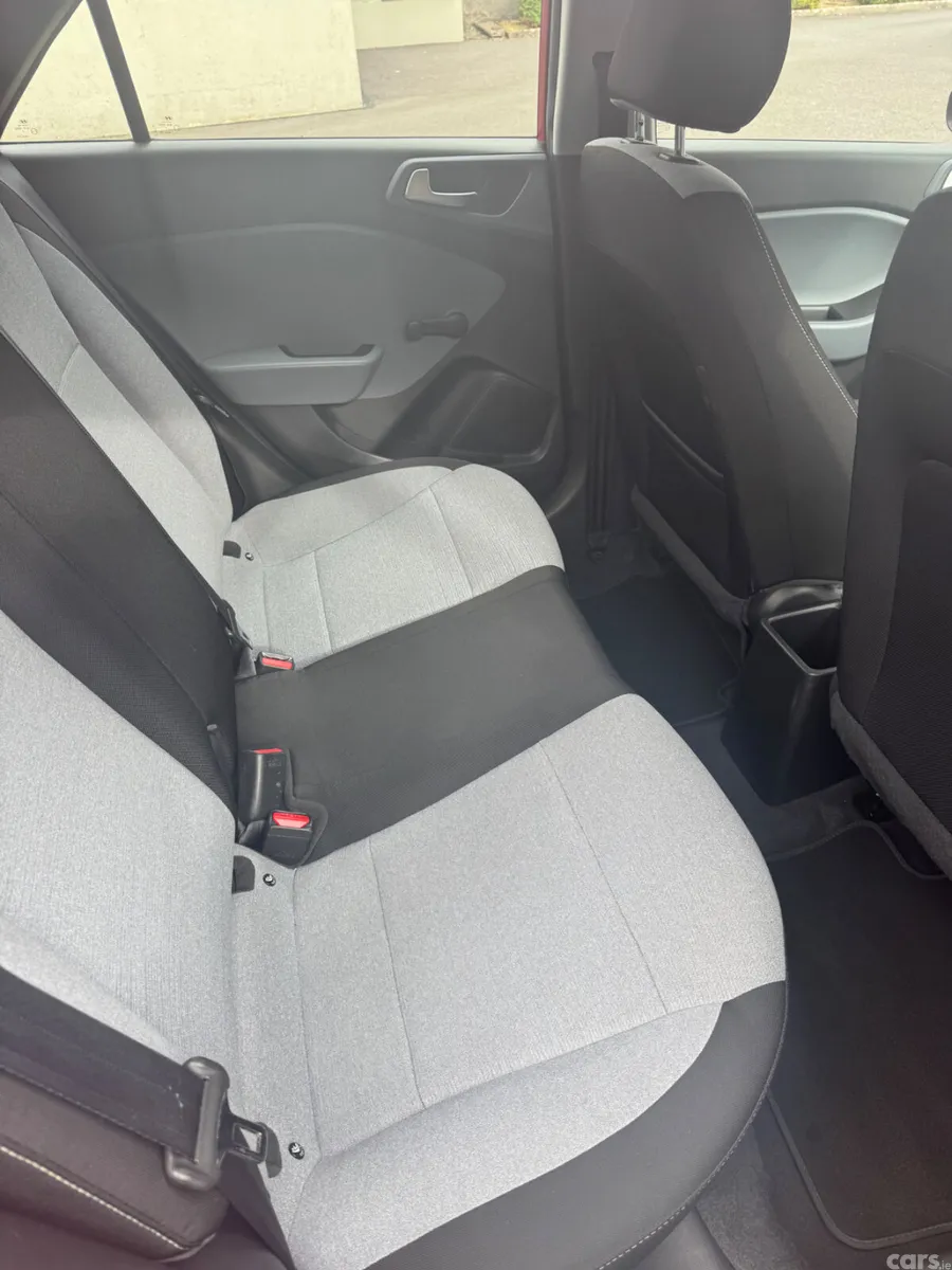 Hyundai i20 Hatchback, Petrol, 2016, Red
