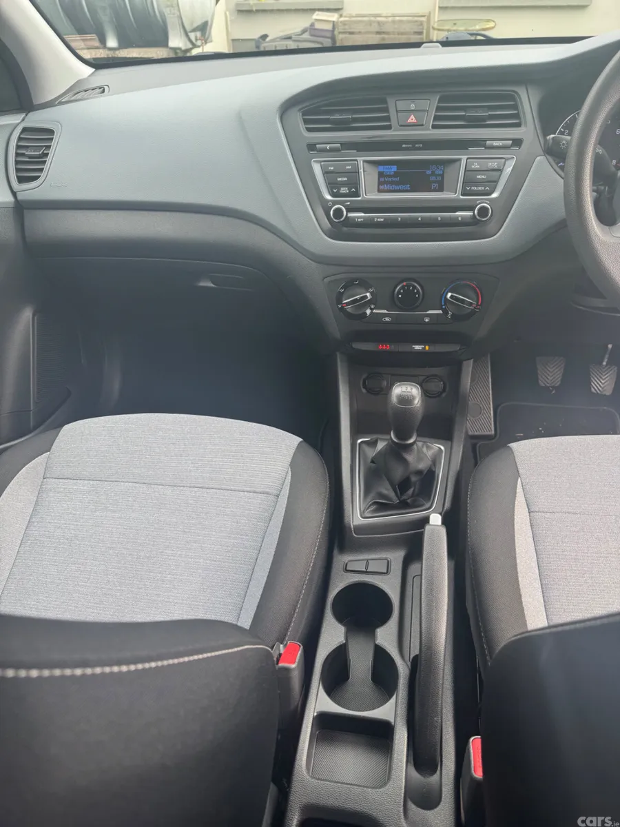 Hyundai i20 Hatchback, Petrol, 2016, Red