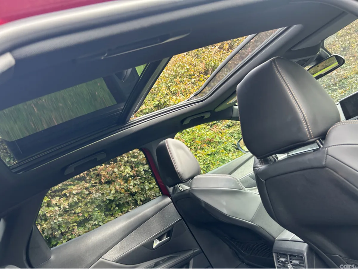 Peugeot 3008 MPV, Petrol, 2017, Red