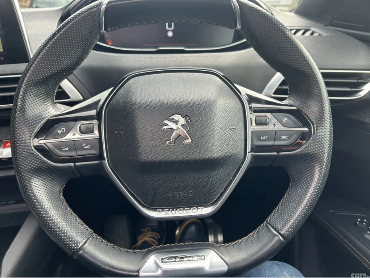 Peugeot 3008 MPV, Petrol, 2017, Red