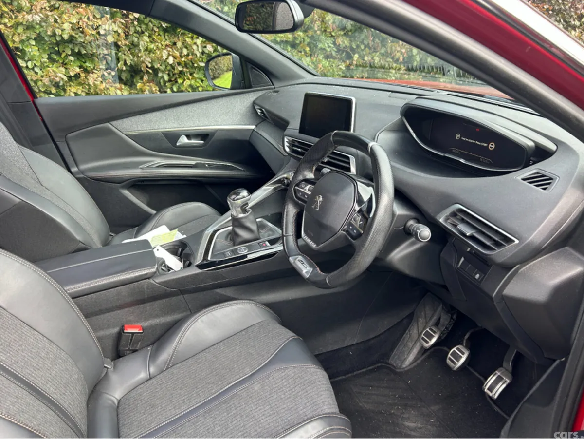 Peugeot 3008 MPV, Petrol, 2017, Red