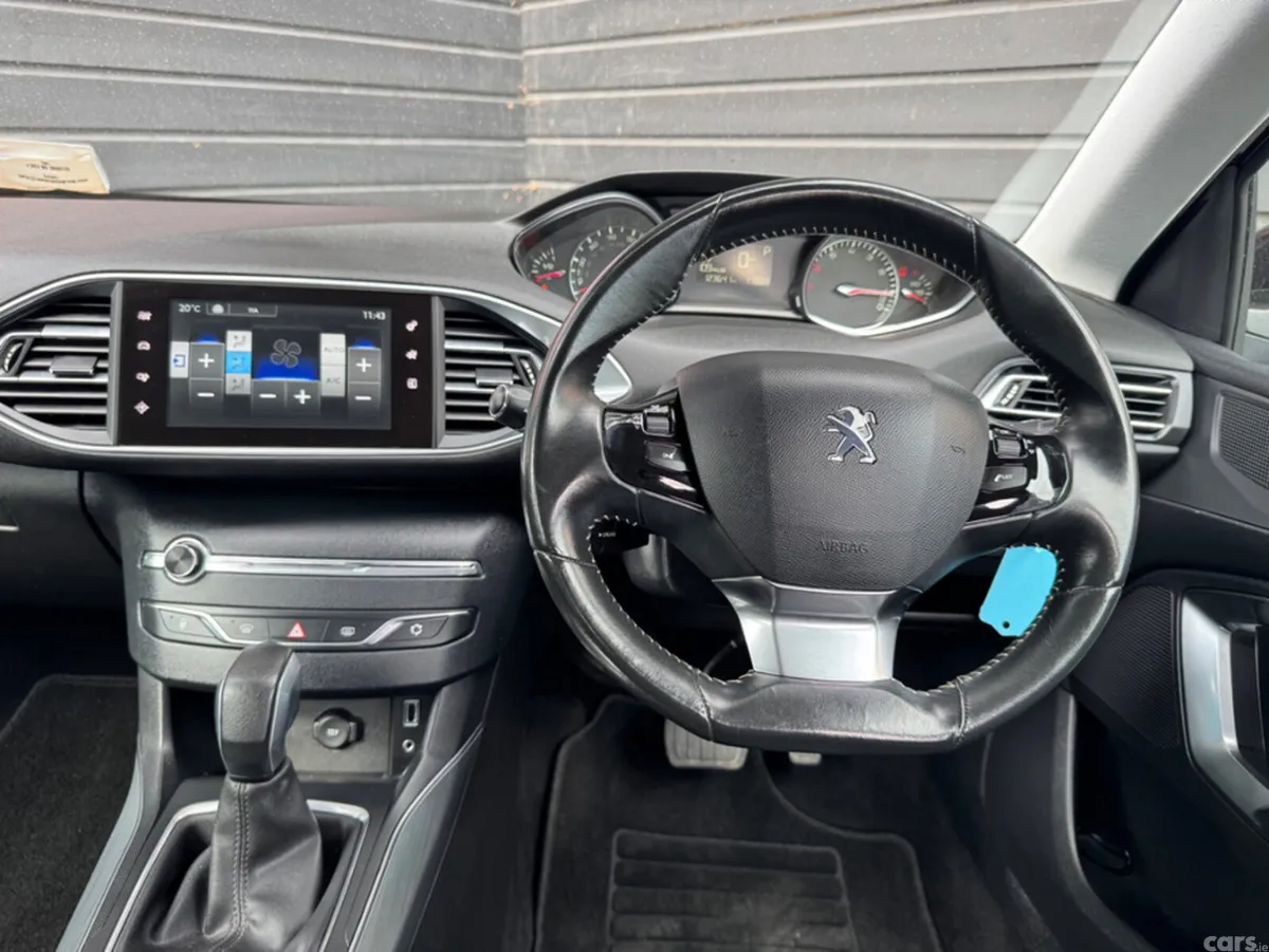 Peugeot 308 Hatchback, Petrol, 2014, Blue