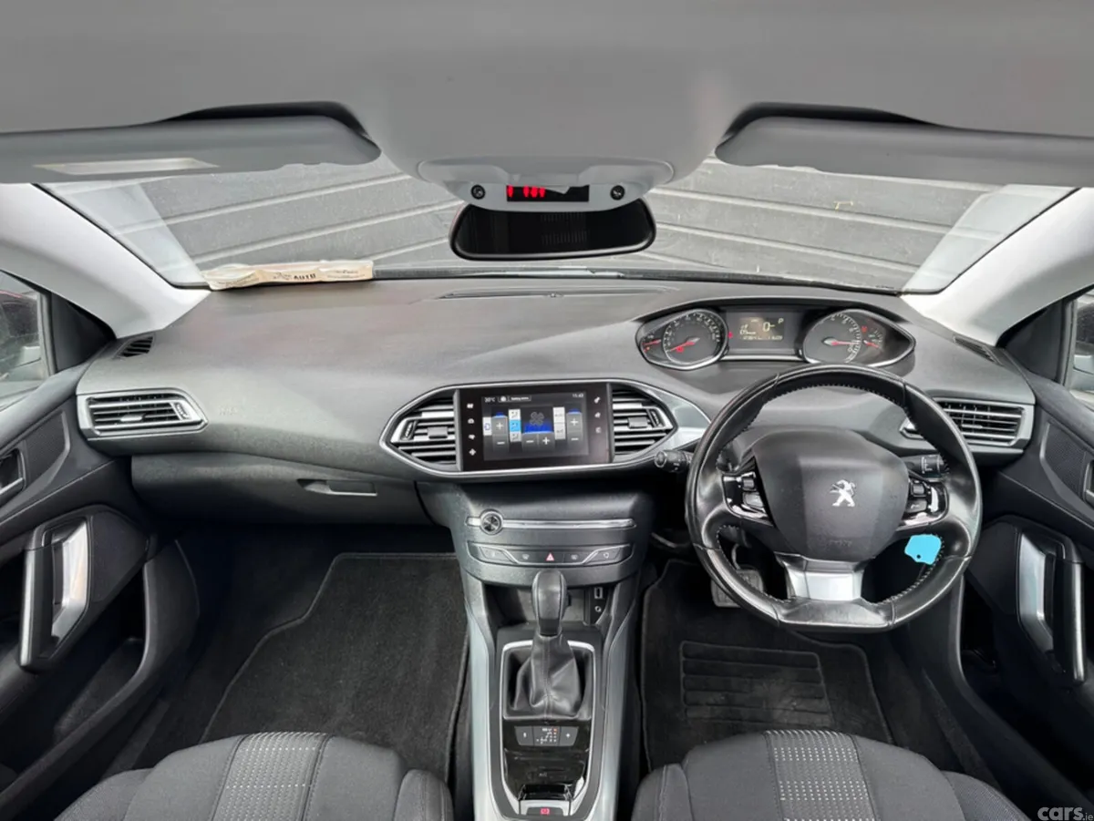 Peugeot 308 Hatchback, Petrol, 2014, Blue