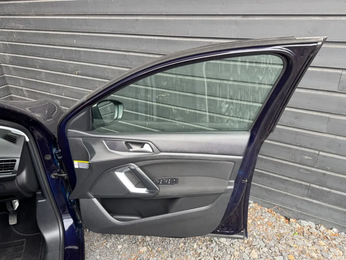Peugeot 308 Hatchback, Petrol, 2014, Blue
