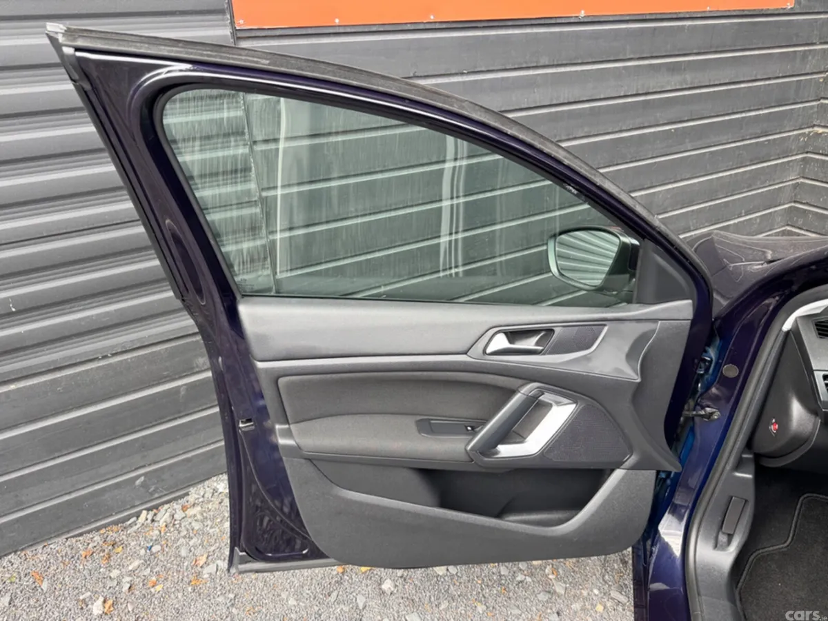 Peugeot 308 Hatchback, Petrol, 2014, Blue