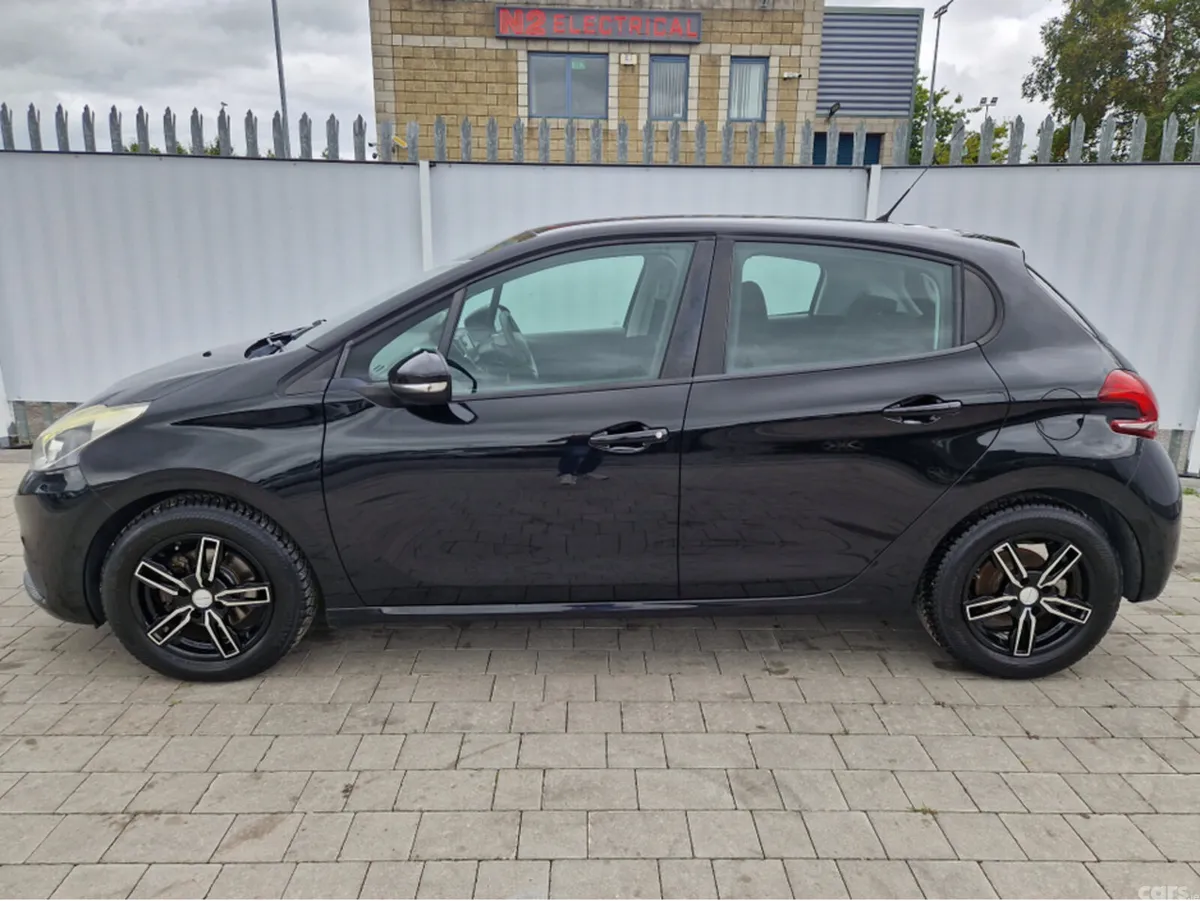 Peugeot 208 Hatchback, Petrol, 2017, Black