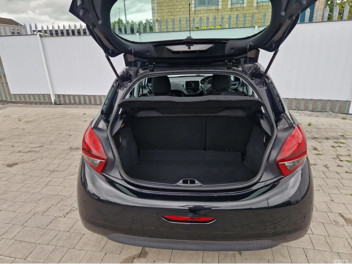 Peugeot 208 Hatchback, Petrol, 2017, Black